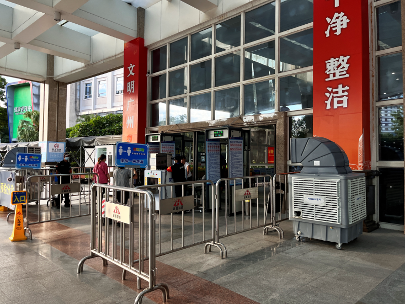 移動(dòng)環(huán)保空調(diào)冷風(fēng)機(jī)給番禺中心醫(yī)院降溫通風(fēng)